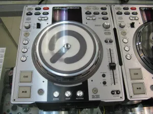 2 Denon DN-S3500 CD Players