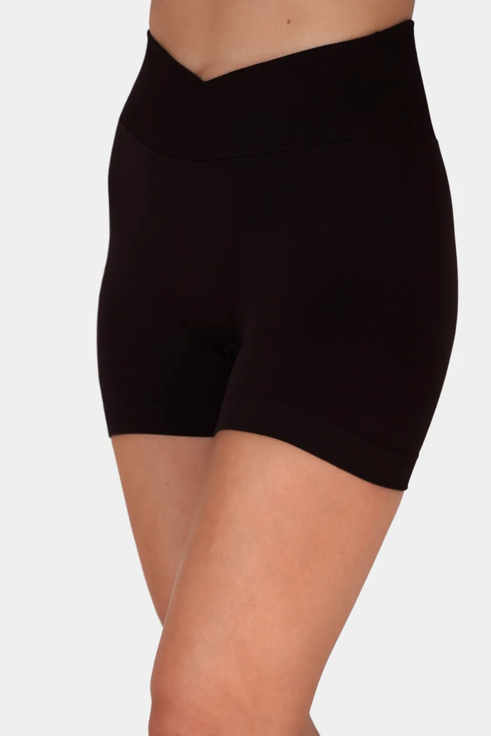 Aero V-Band Scrunch Shorts - Black
