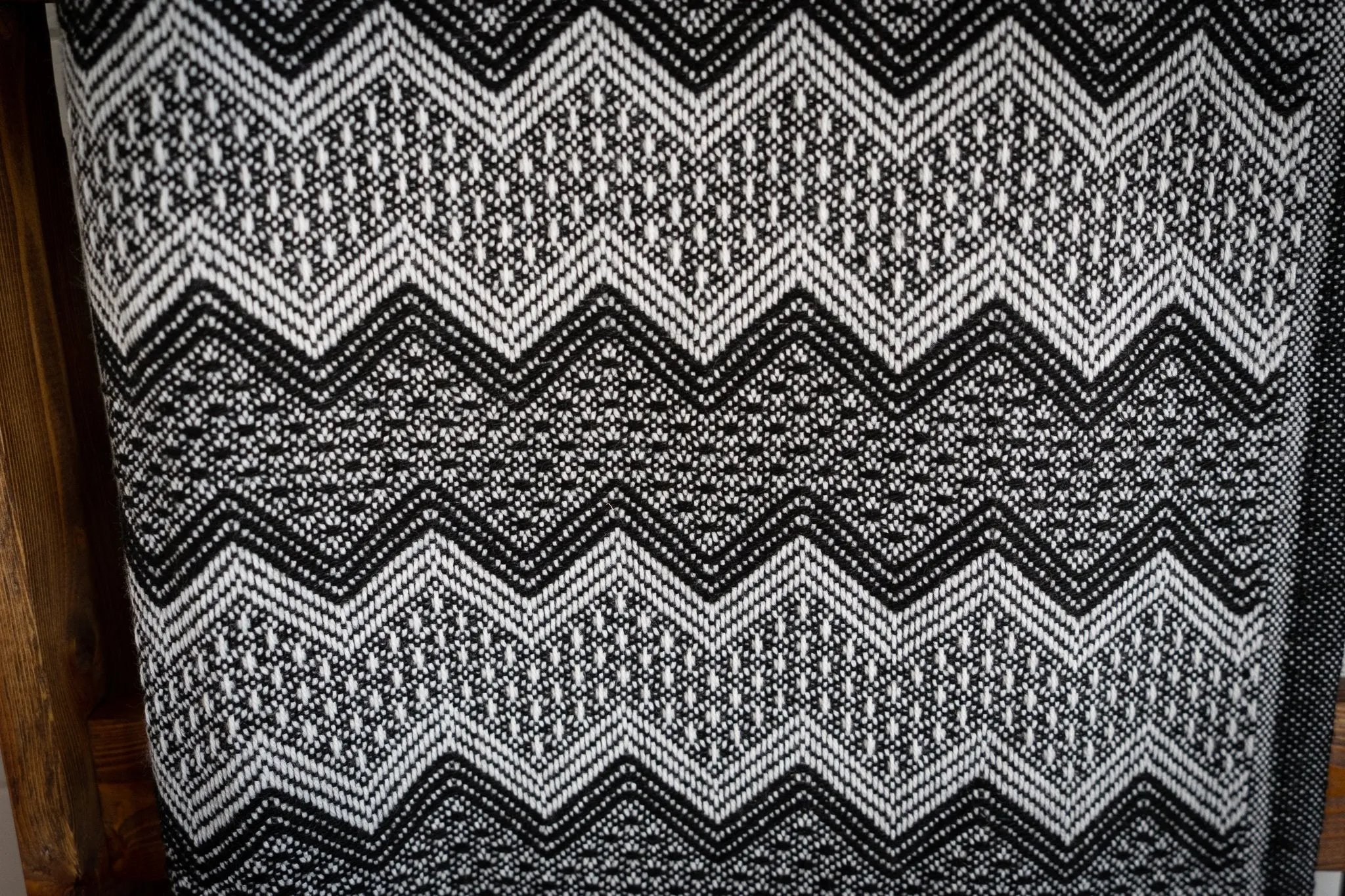 ALPACA BLACK & WHITE WAVES (ECUADOR)