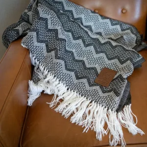 ALPACA BLACK & WHITE WAVES (ECUADOR)