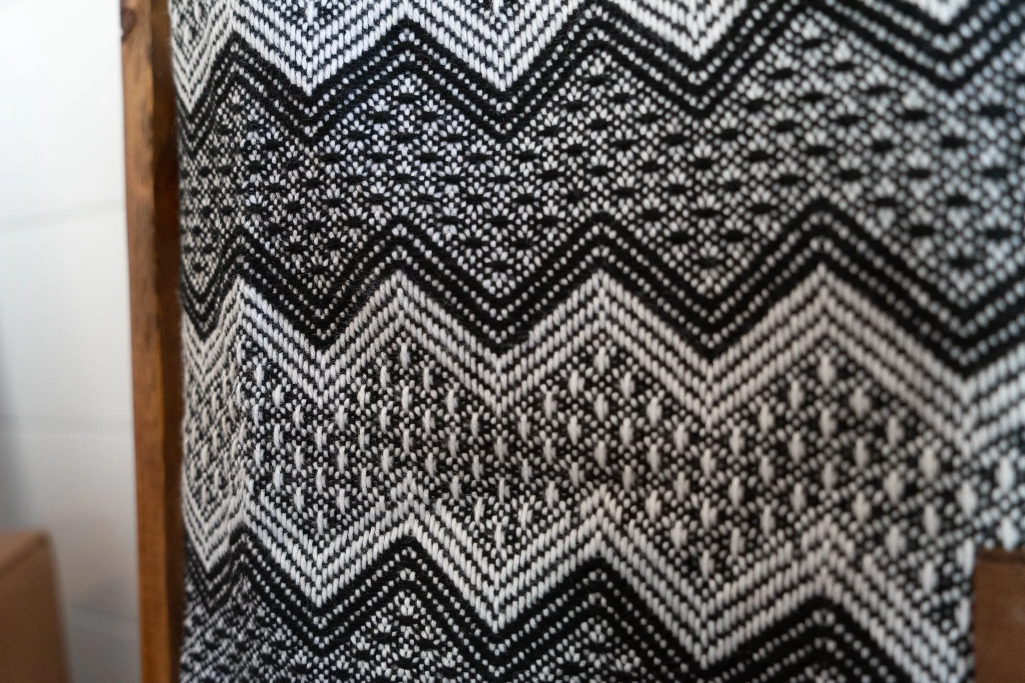 ALPACA BLACK & WHITE WAVES (ECUADOR)