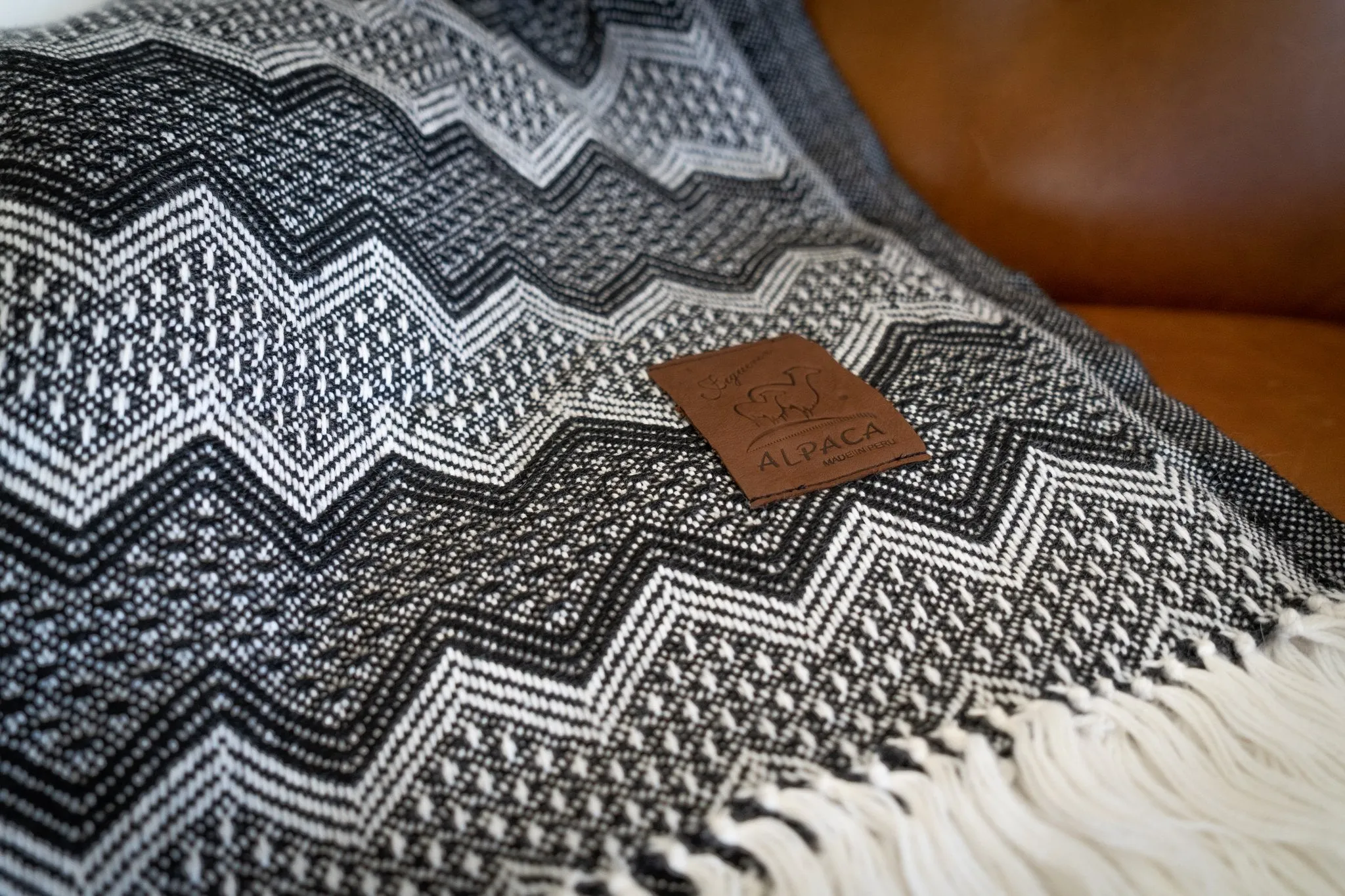 ALPACA BLACK & WHITE WAVES (ECUADOR)
