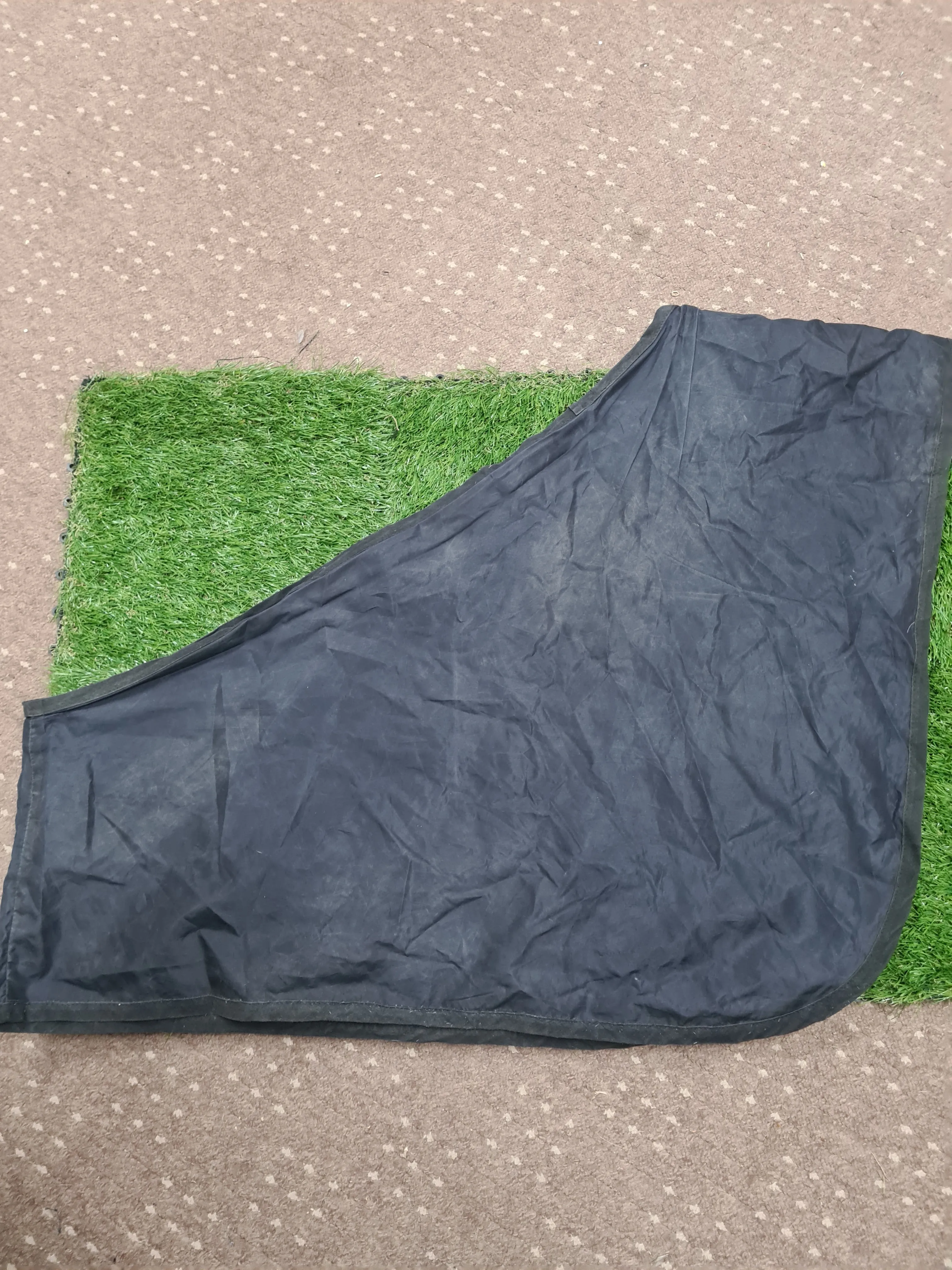 Bossy's bibs anti rub bib size cob/full black FREE POSTAGE 🟢
