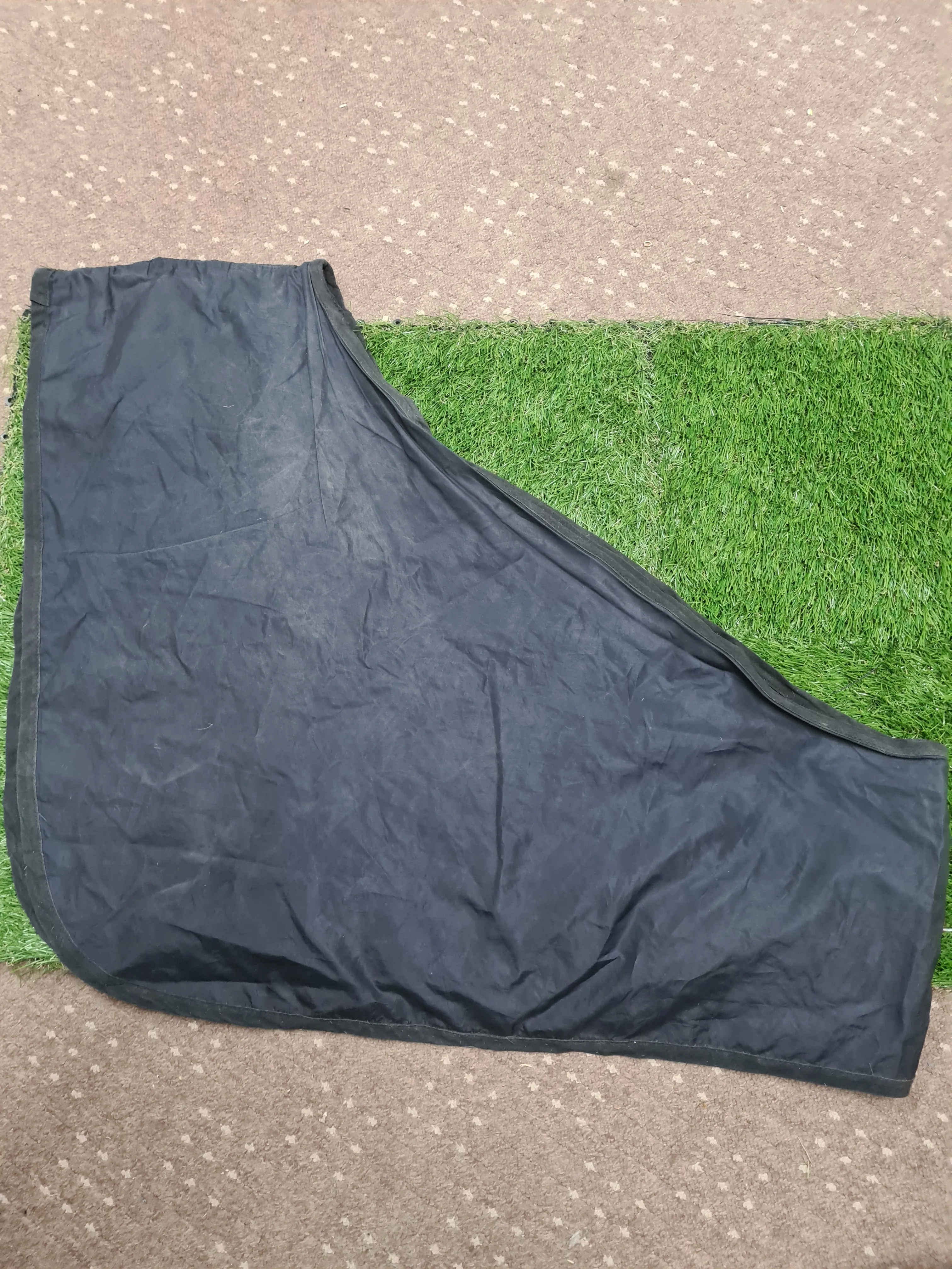 Bossy's bibs anti rub bib size cob/full black FREE POSTAGE 🟢