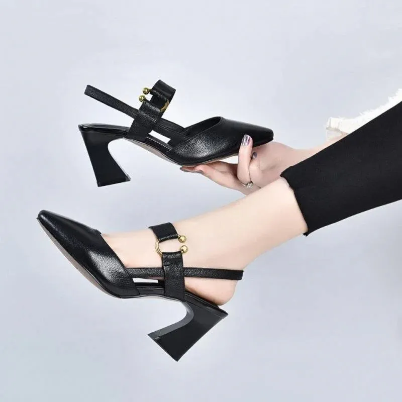 Elegant shoes for a refined look 