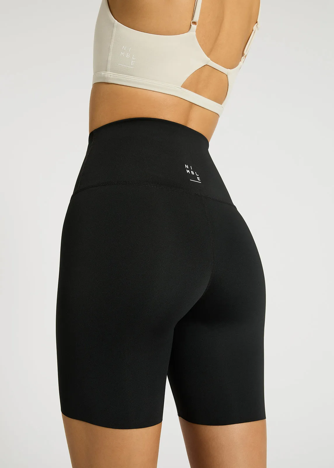 Essential Short 18cm