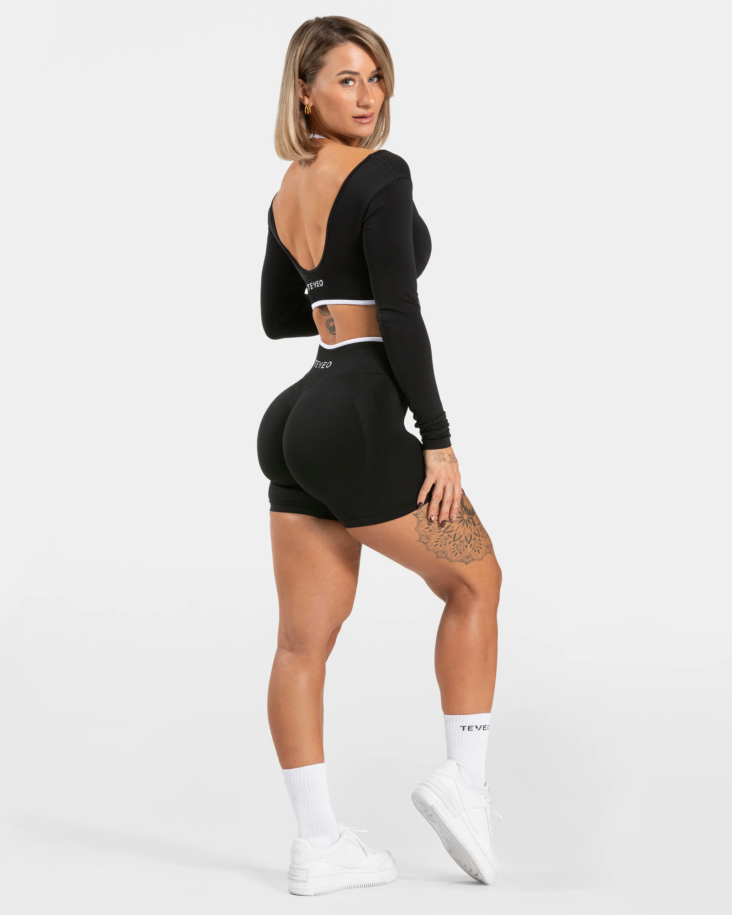 Ignite Sculpt Scrunch Short "Schwarz"