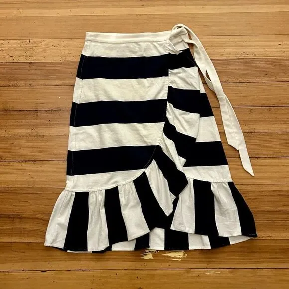 J. Crew rugby knit wrap skirt Navy/ Ivory. Size XS.