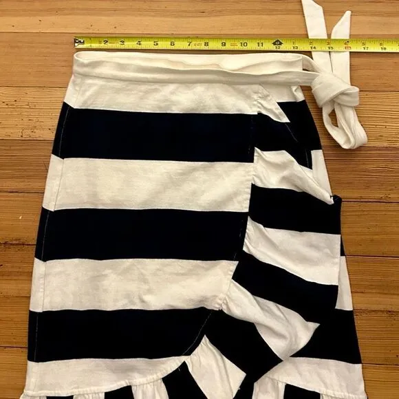 J. Crew rugby knit wrap skirt Navy/ Ivory. Size XS.