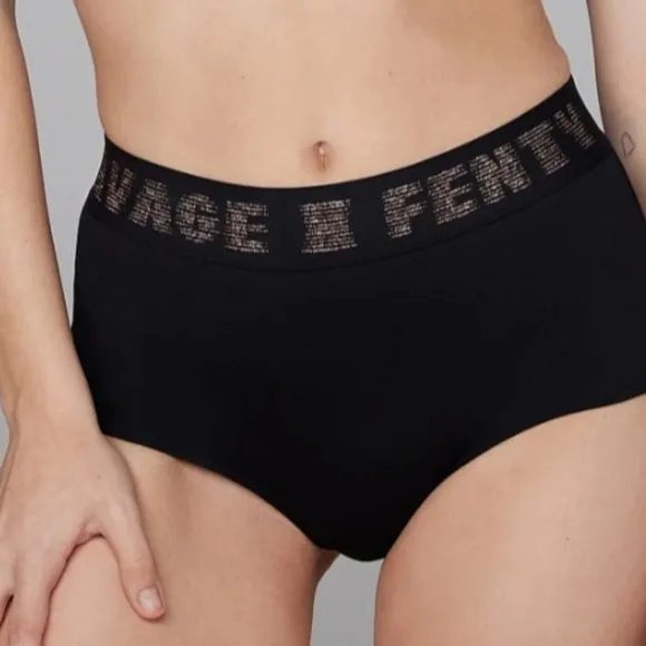 🌟SAVAGE X FENTY BY RHIANNA 2-PACK BOOTY SHORT SIZE M
