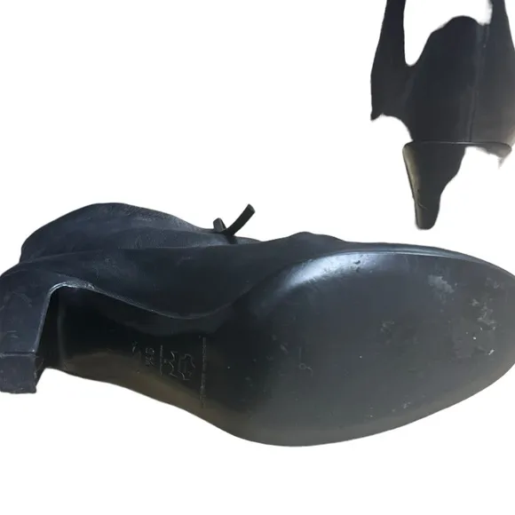 Sigerson Morrison high flap heel point toe booty in black leather size 9.5