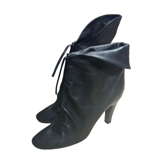 Sigerson Morrison high flap heel point toe booty in black leather size 9.5
