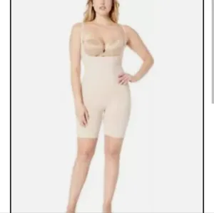 Spanx women’s oncore open bust mid thigh body suit brand new with tags