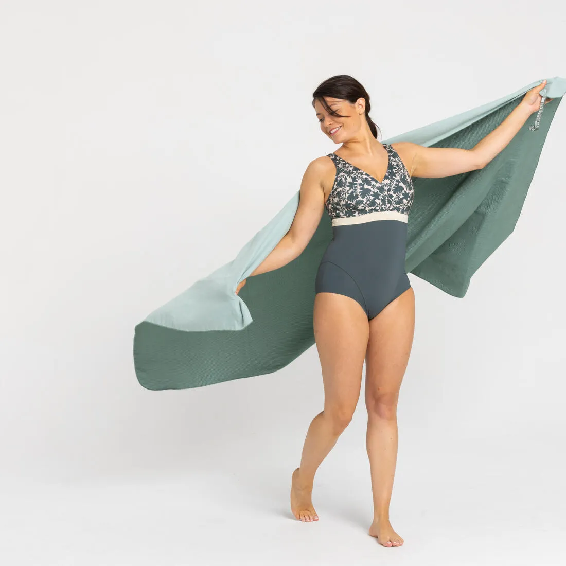 Swimming Microfibre Towel Size XL 110 x 175 cm - Striped