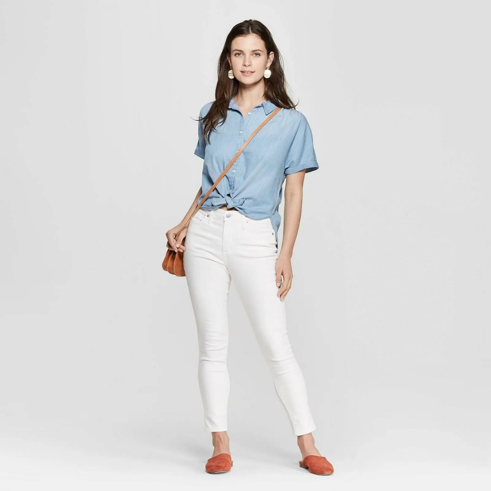 Universal Thread Women's Short Sleeve Collared Denim Camp Shirt. 00553153