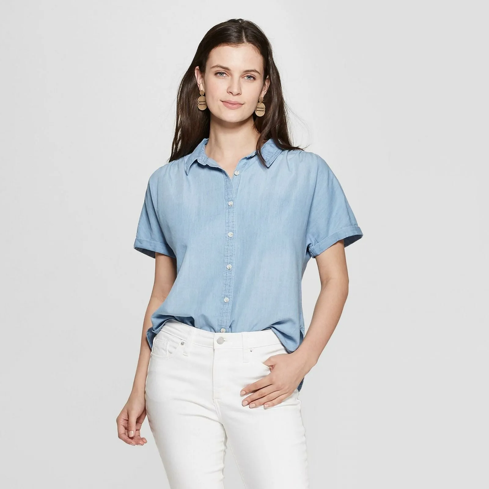 Universal Thread Women's Short Sleeve Collared Denim Camp Shirt. 00553153