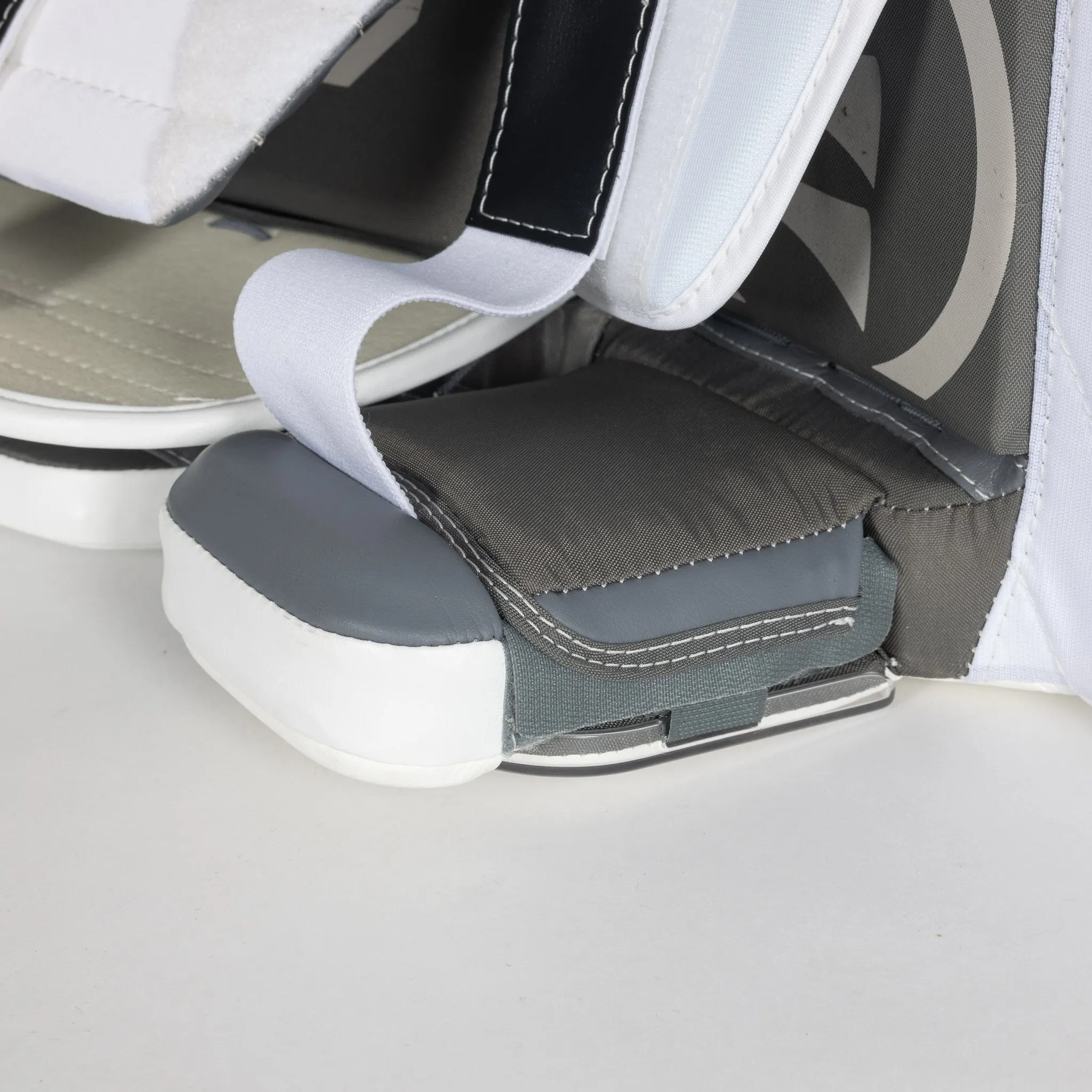 Warrior G7 Junior Goalie Leg Pads
